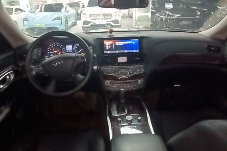 Used Infiniti Q70 2019 Q70L 2.0T Elite Plus Version Center Console