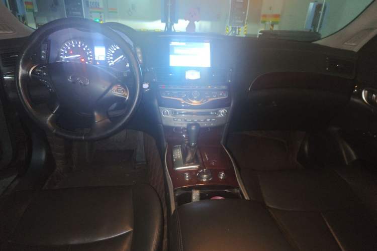 Used Infiniti Q70 2019 Q70L 2.0T Enjoyment Edition Center Console