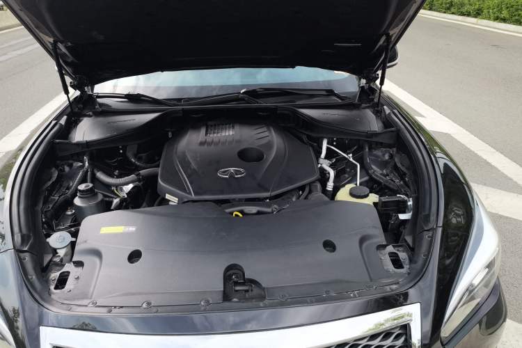 Used Infiniti Q70 2019 Q70L 2.0T Elite Plus Version Engine Bay
