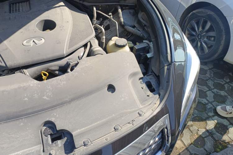 Used Infiniti Q70 2019 Q70L 2.0T Elite Plus Version Engine Bay Left
