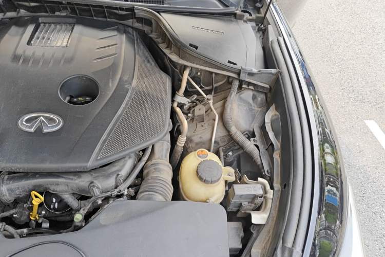 Used Infiniti Q70 2019 Q70L 2.0T Enjoyment Edition Engine Bay Left