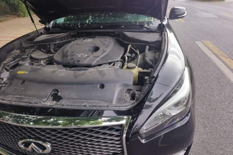 Used Infiniti Q70 2019 Q70L 2.0T Elite Plus Version Engine Bay Left