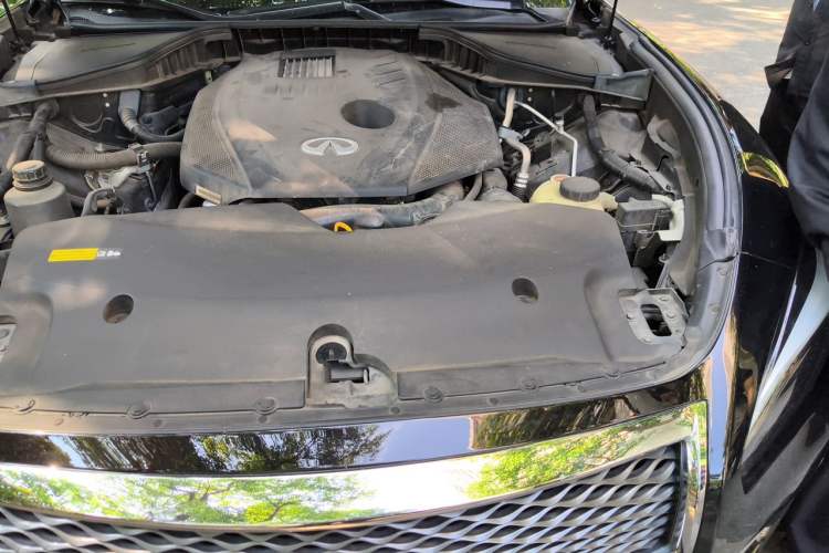 Used Infiniti Q70 2019 Q70L 2.0T Elite Plus Version Engine Bay Left