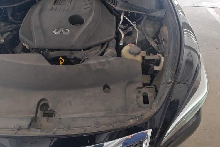 Used Infiniti Q70 2019 Q70L 2.0T Elite Plus Version Engine Bay Left