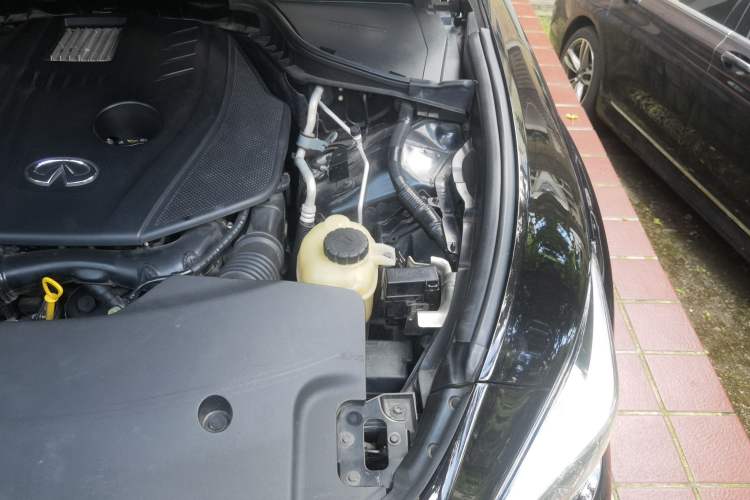 Used Infiniti Q70 2019 Q70L 2.0T Luxury Edition Engine Bay Left