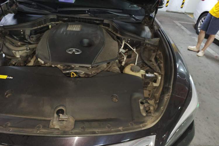 Used Infiniti Q70 2019 Q70L 2.0T Elite Plus Version Engine Bay Left