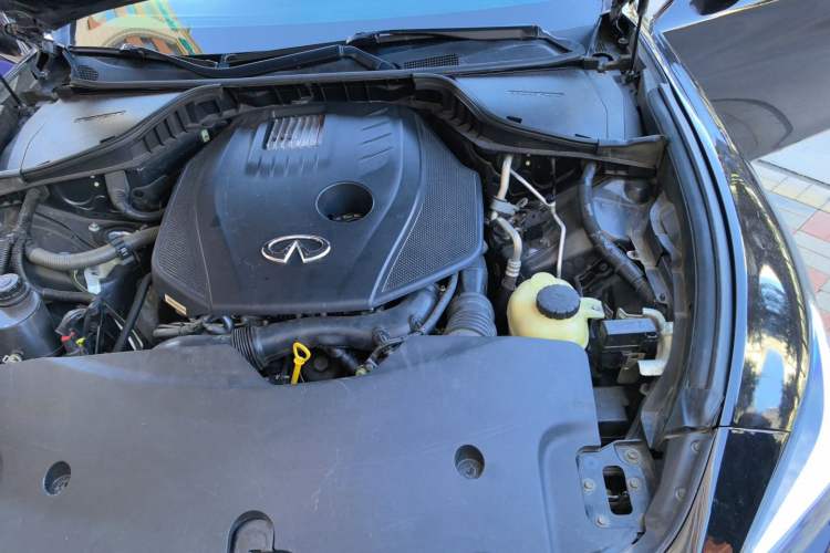 Used Infiniti Q70 2019 Q70L 2.0T Elite Plus Version Engine Bay Left