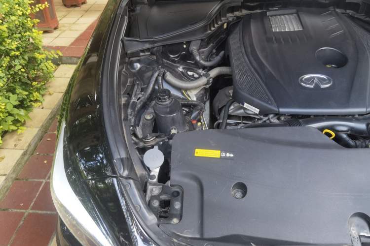 Used Infiniti Q70 2019 Q70L 2.0T Luxury Edition Engine Bay Right