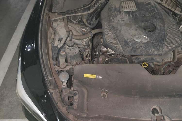Used Infiniti Q70 2019 Q70L 2.0T Enjoyment Edition Engine Bay Right