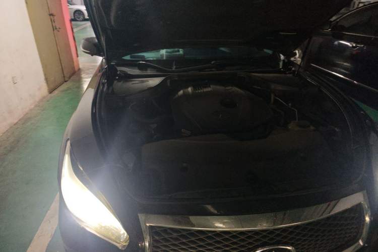 Used Infiniti Q70 2019 Q70L 2.0T Elite Edition Engine Bay Right