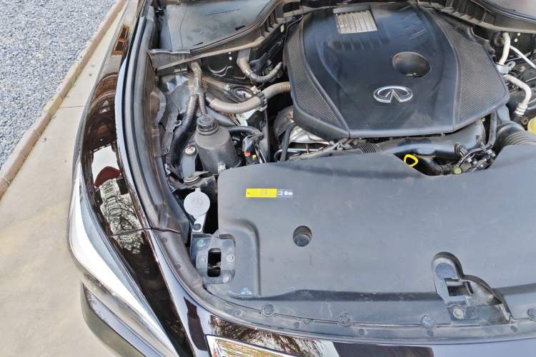Used Infiniti Q70 2019 Q70L 2.0T Elite Plus Version Engine Bay Right