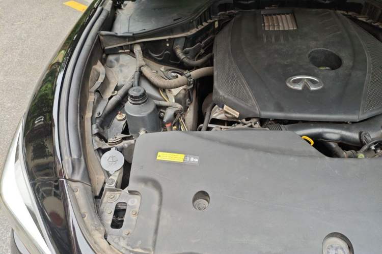 Used Infiniti Q70 2019 Q70L 2.0T Elite Plus Version Engine Bay Right