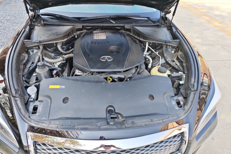 Used Infiniti Q70 2019 Q70L 2.0T Elite Plus Version Engine Bay