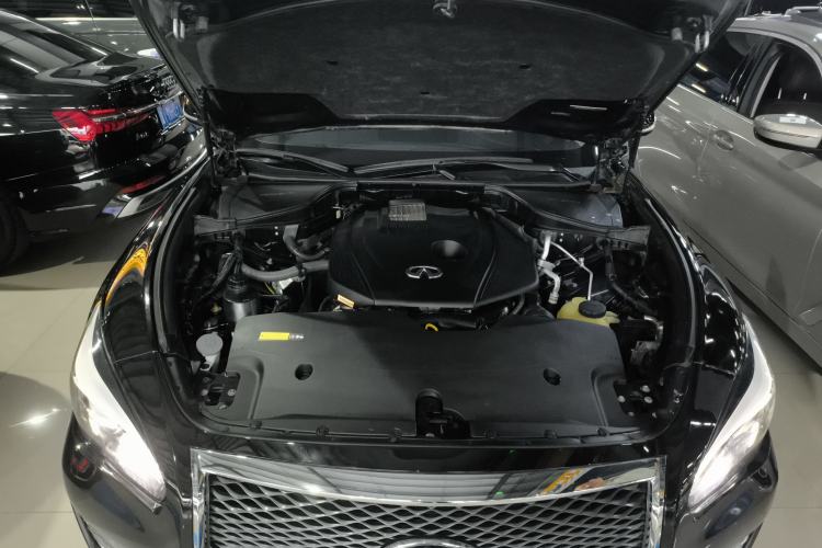 Used Infiniti Q70 2019 Q70L 2.0T Elite Plus Version Engine Bay