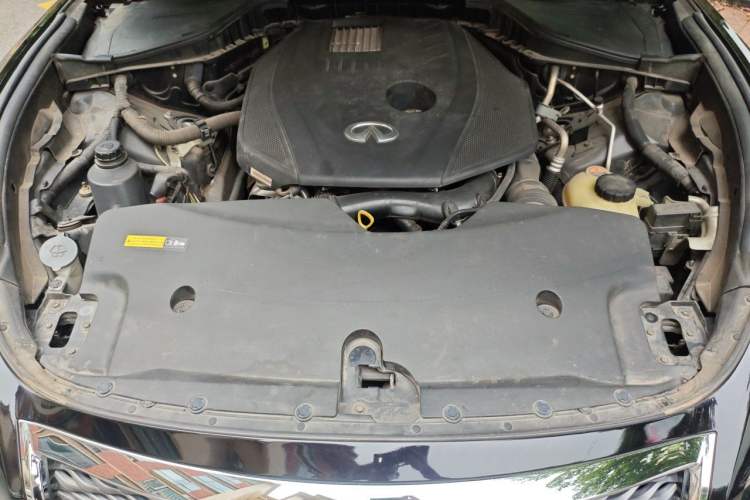 Used Infiniti Q70 2019 Q70L 2.0T Elite Plus Version Engine Bay