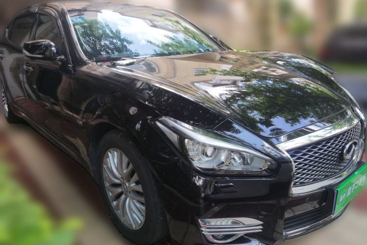 Used Infiniti Q70 2019 Q70L 2.0T Luxury Edition Front Right 45 Deg