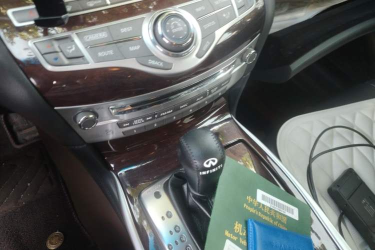 Used Infiniti Q70 2019 Q70L 2.0T Enjoyment Edition Gear Lever