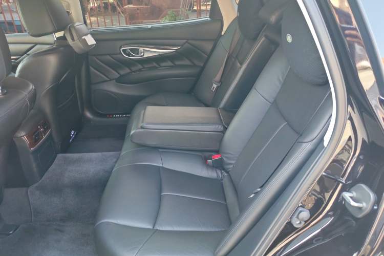 Used Infiniti Q70 2019 Q70L 2.0T Elite Plus Version Left Rear Seat