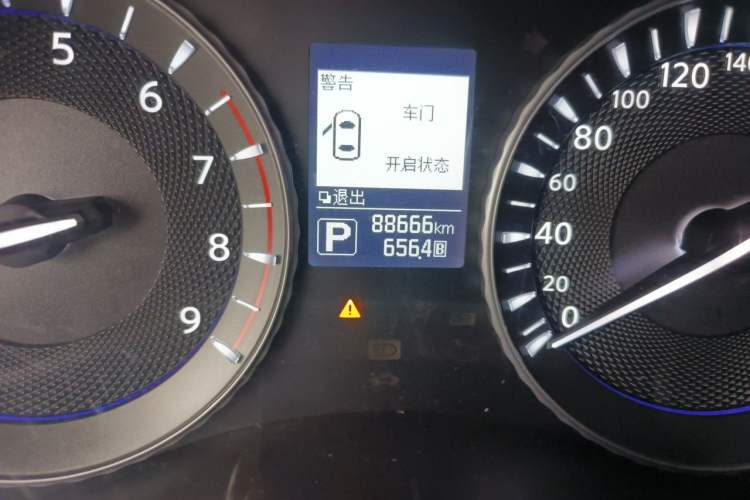 Used Infiniti Q70 2019 Q70L 2.0T Elite Plus Version Odometer Close Up