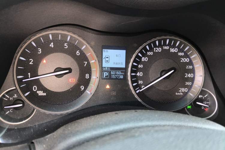 Used Infiniti Q70 2019 Q70L 2.0T Elite Plus Version Odometer Close Up