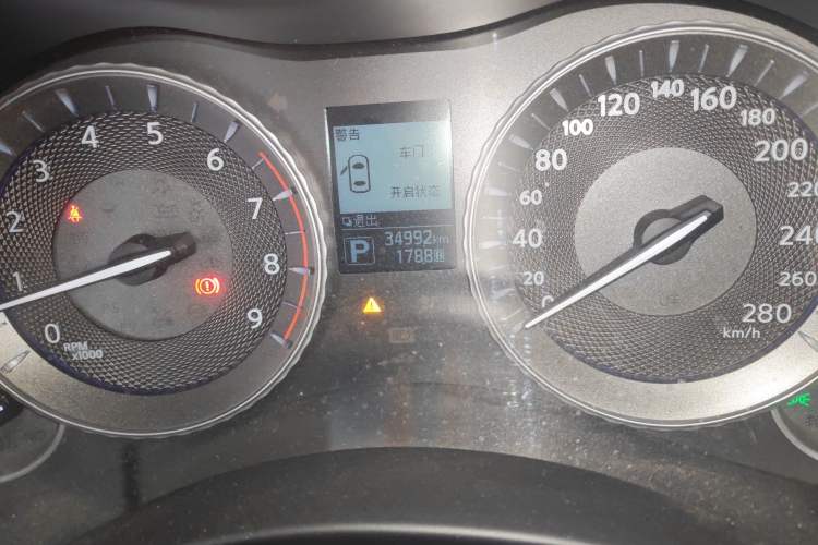 Used Infiniti Q70 2019 Q70L 2.0T Elite Plus Version Odometer Close Up