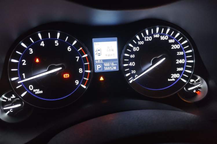 Used Infiniti Q70 2019 Q70L 2.0T Enjoyment Edition Odometer Close Up