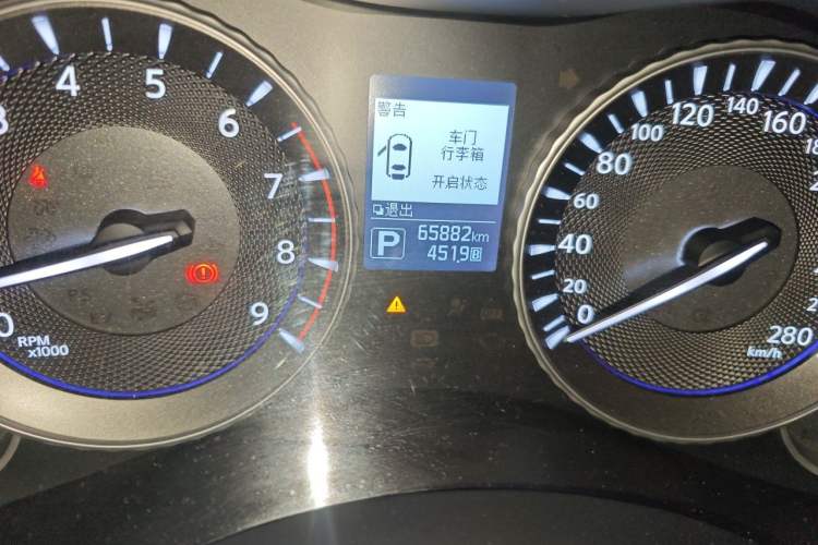 Used Infiniti Q70 2019 Q70L 2.0T Elite Plus Version Odometer Close Up