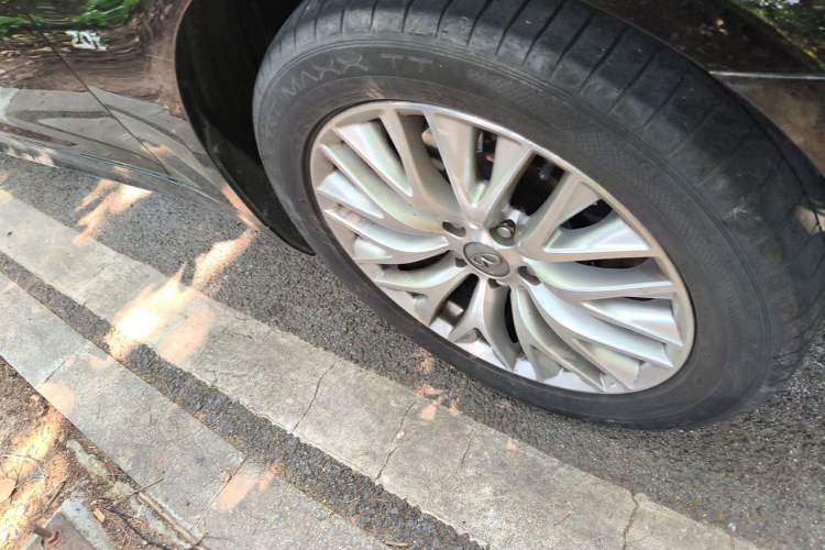 Used Infiniti Q70 2019 Q70L 2.0T Elite Plus Version Right Front Wheel Hub