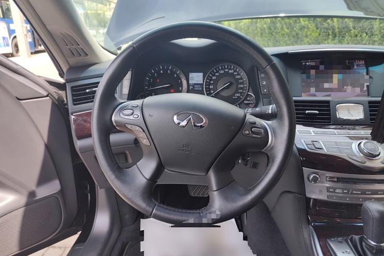 Used Infiniti Q70 2019 Q70L 2.0T Elite Plus Version Steering Wheel