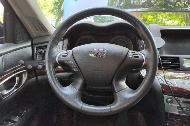 Used Infiniti Q70 2019 Q70L 2.0T Elite Plus Version Steering Wheel