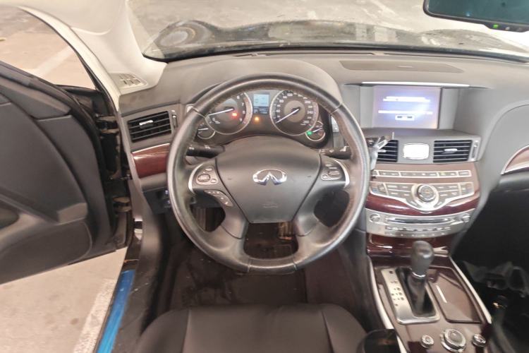 Used Infiniti Q70 2019 Q70L 2.0T Elite Plus Version Steering Wheel