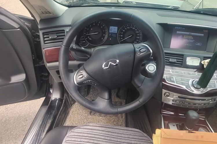 Used Infiniti Q70 2019 Q70L 2.0T Elite Plus Version Steering Wheel