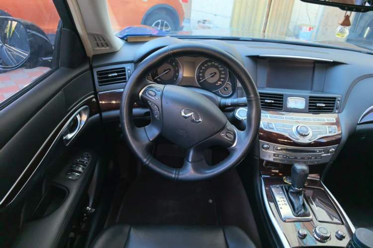 Used Infiniti Q70 2019 Q70L 2.0T Elite Plus Version Steering Wheel