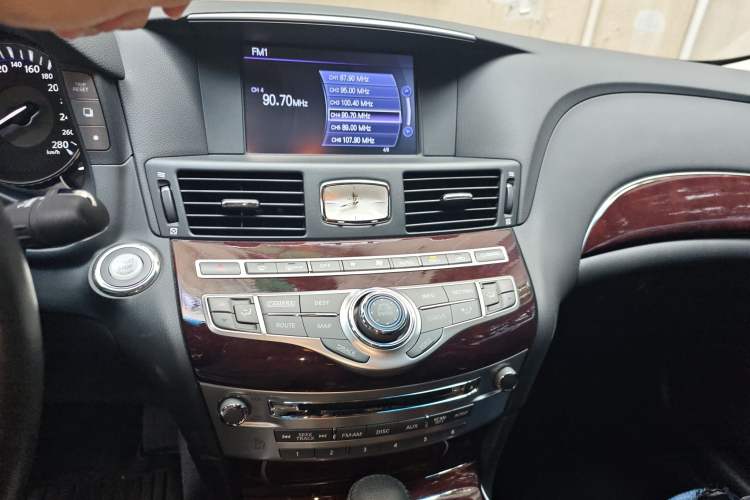 Used Infiniti Q70 2019 Q70L 2.0T Elite Plus Version Audio And AC Panel