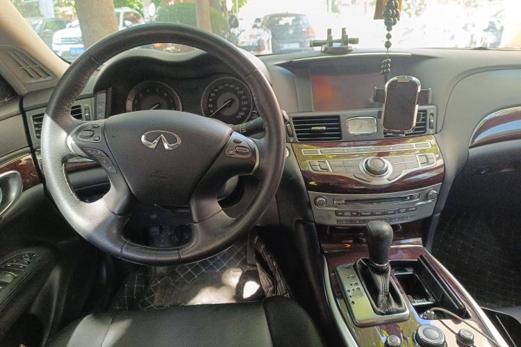 Used Infiniti Q70 2019 Q70L 2.0T Elite Plus Version Center Console