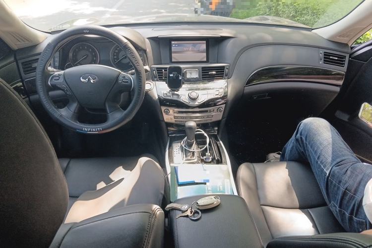 Used Infiniti Q70 2019 Q70L 2.0T Elite Edition Center Console