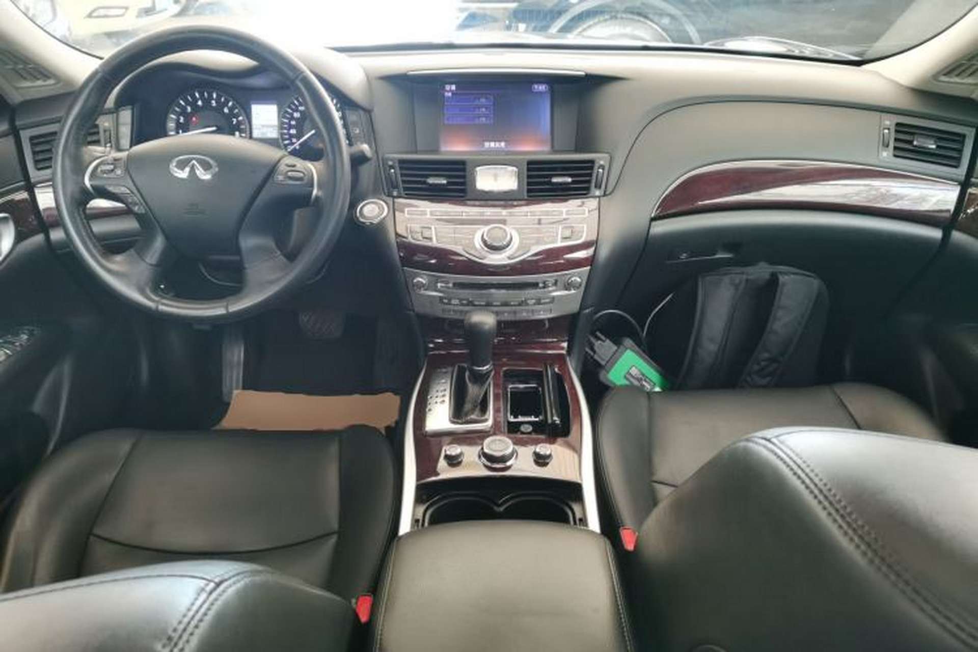 Used Infiniti Q70 2019 Q70L 2.0T Elite Plus Version Center Console