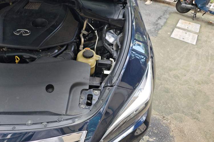 Used Infiniti Q70 2019 Q70L 2.0T Elite Plus Version Engine Bay Left