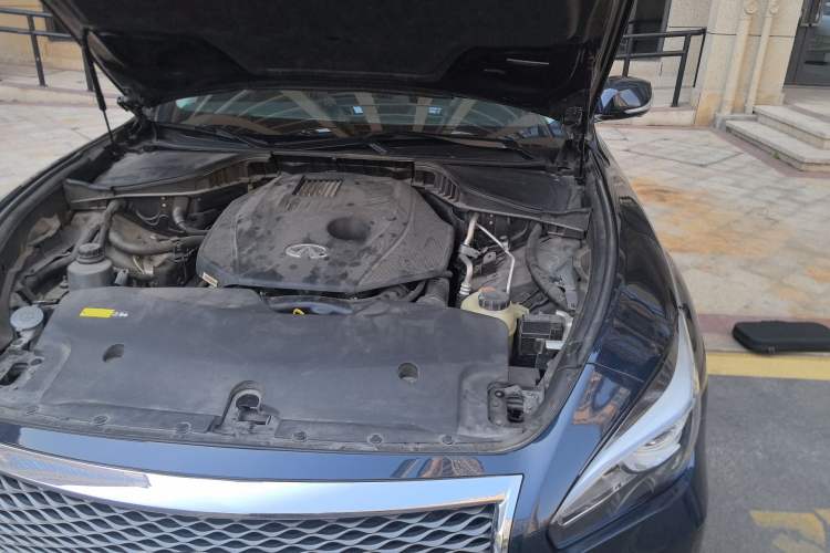 Used Infiniti Q70 2019 Q70L 2.0T Enjoyment Edition Engine Bay Left