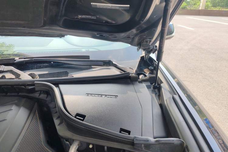 Used Infiniti Q70 2019 Q70L 2.0T Enjoyment Edition Engine Bay Left