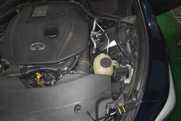 Used Infiniti Q70 2019 Q70L 2.0T Elite Plus Version Engine Bay Left