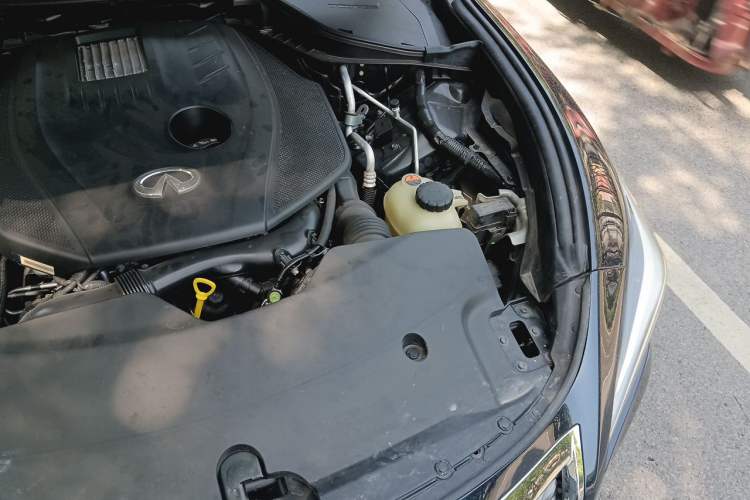 Used Infiniti Q70 2019 Q70L 2.0T Elite Edition Engine Bay Left