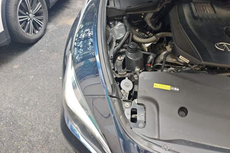 Used Infiniti Q70 2019 Q70L 2.0T Elite Plus Version Engine Bay Right