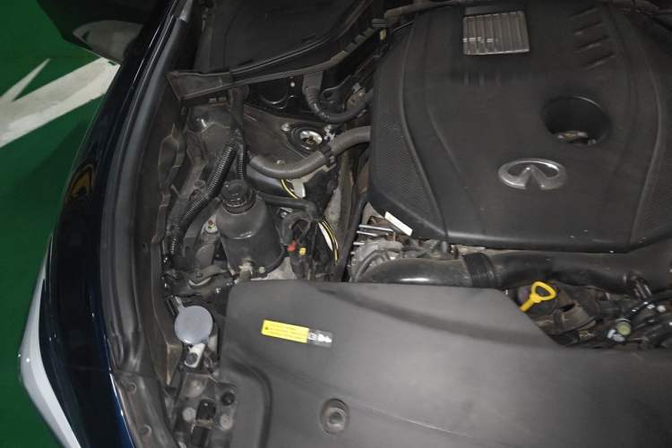 Used Infiniti Q70 2019 Q70L 2.0T Elite Plus Version Engine Bay Right