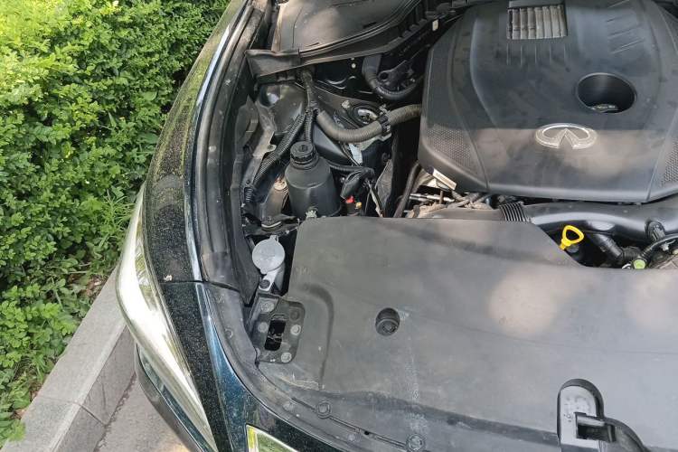 Used Infiniti Q70 2019 Q70L 2.0T Elite Edition Engine Bay Right