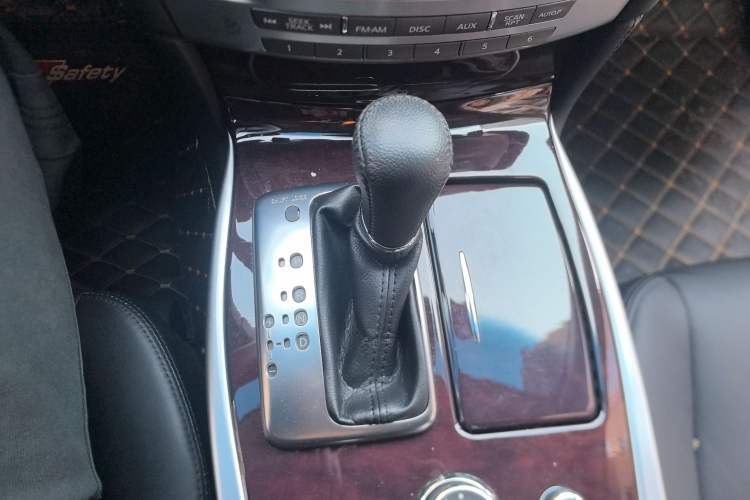 Used Infiniti Q70 2019 Q70L 2.0T Enjoyment Edition Gear Lever
