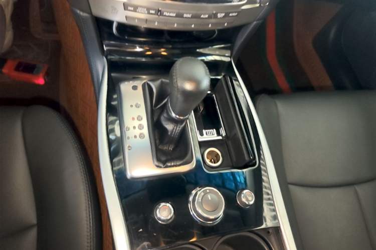Used Infiniti Q70 2019 Q70L 2.0T Elite Edition Gear Lever