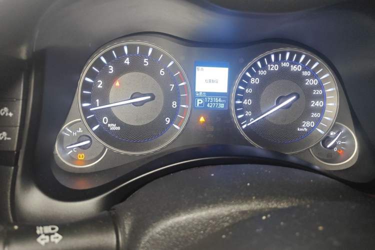 Used Infiniti Q70 2019 Q70L 2.0T Elite Plus Version Odometer Close Up