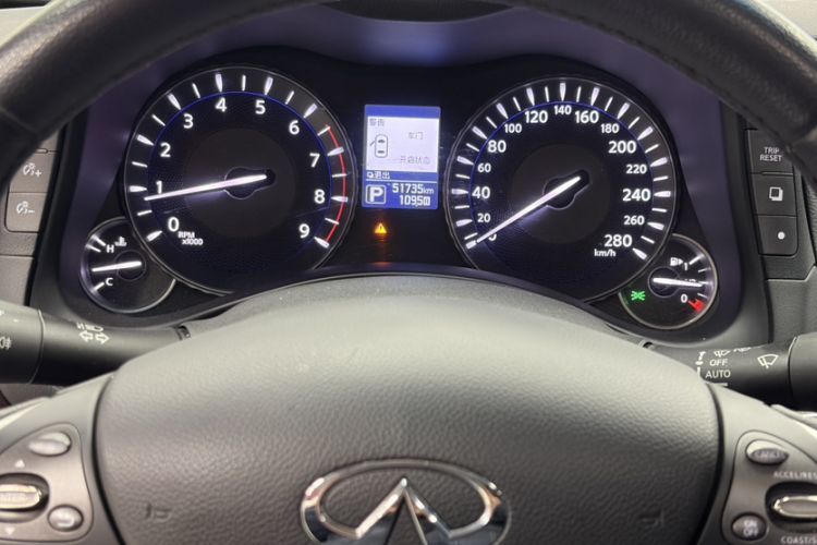 Used Infiniti Q70 2019 Q70L 2.0T Enjoyment Edition Odometer Close Up