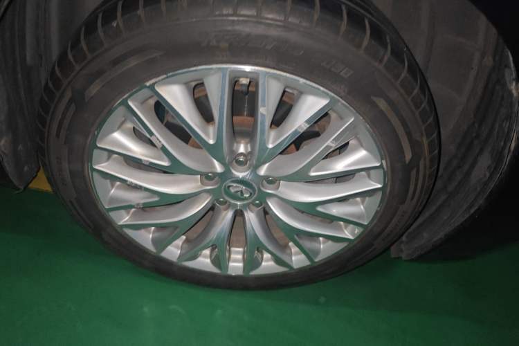 Used Infiniti Q70 2019 Q70L 2.0T Elite Plus Version Right Front Wheel Hub